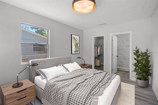 Building Photo - 2105 9th St NE