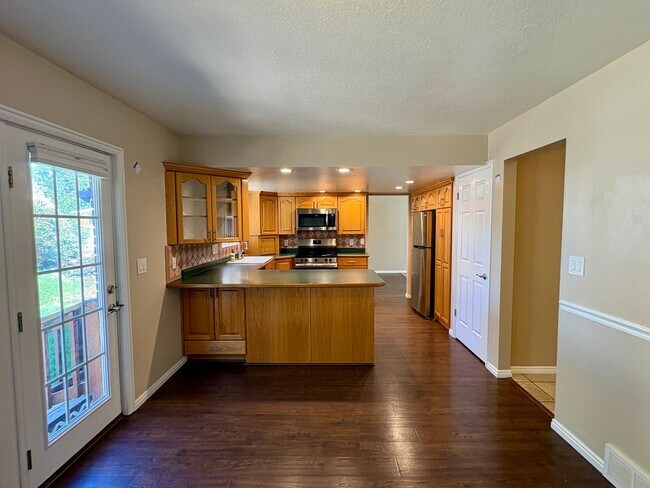 Building Photo - 1453 E Vintry Cir