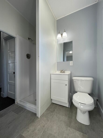 Building Photo - 404 Scammel St