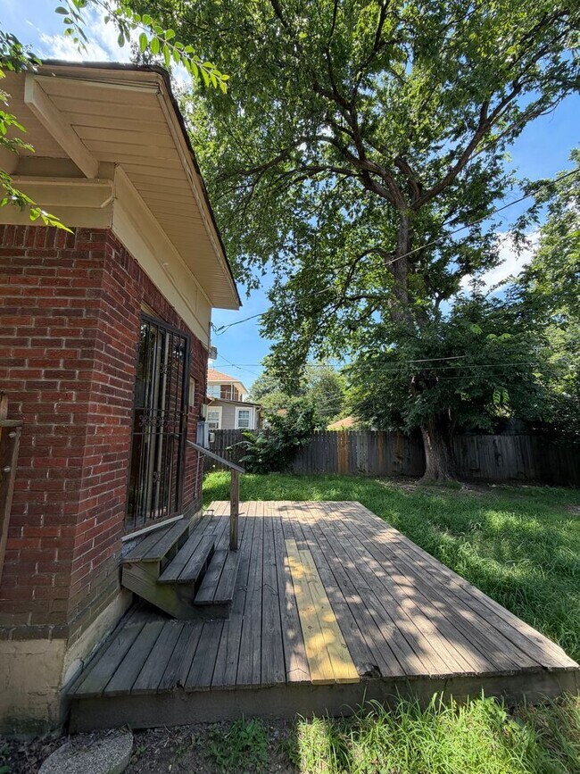 Building Photo - Charming Midtown Memphis Home Near Rhodes College