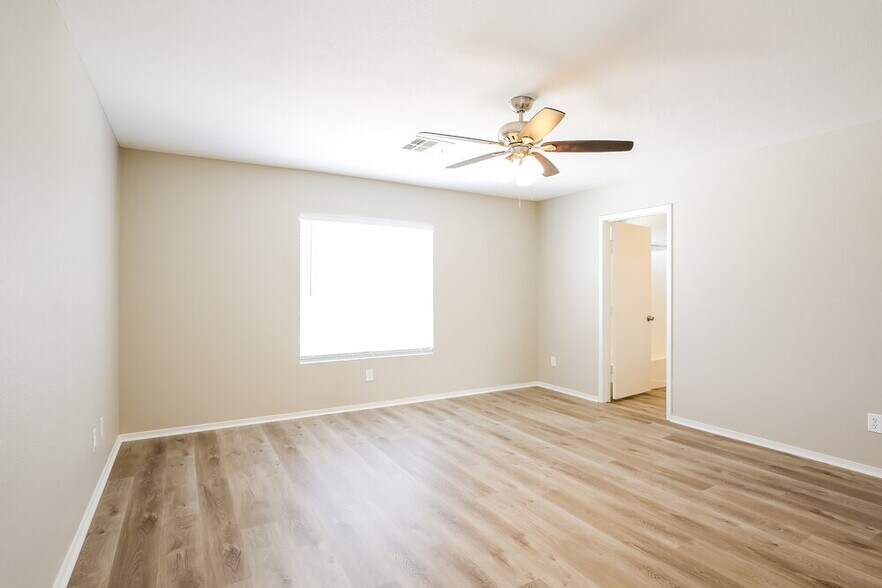 Building Photo - 4944 Sapphire Light St