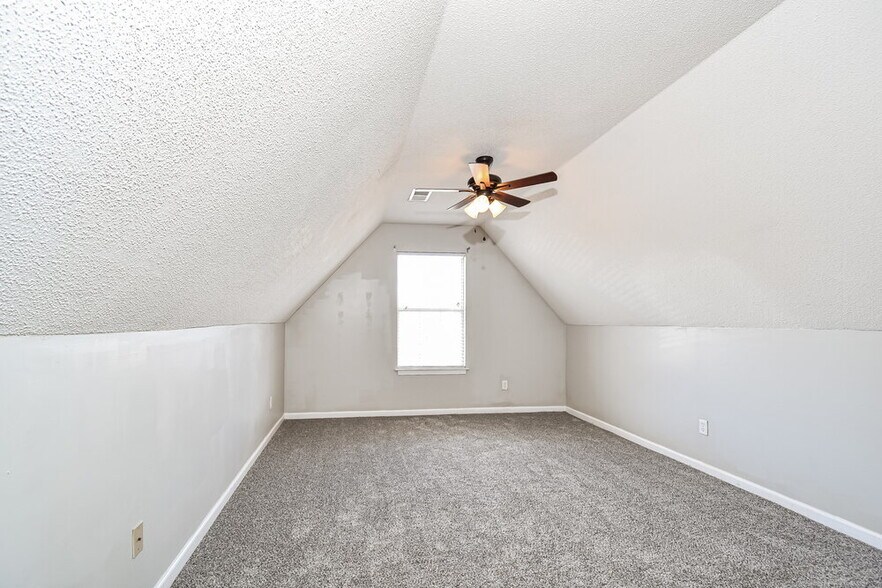 Building Photo - 2219 Baird Dr