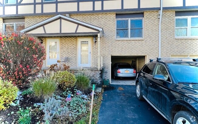 Building Photo - 1083 Cunningham Dr
