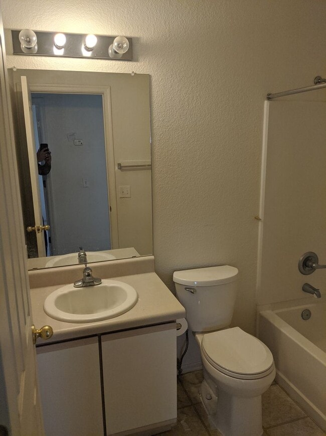 Building Photo - Midvale Rental