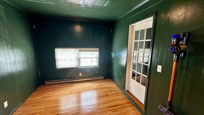 Building Photo - Larchmont