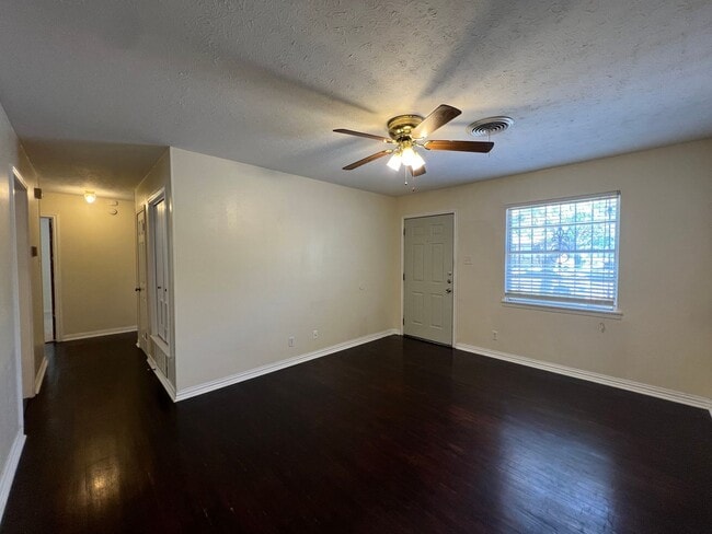 Building Photo - 1303 Redondo Dr