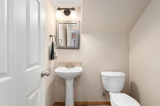 Building Photo - Craftsman Style Townhome in Private Neighb...