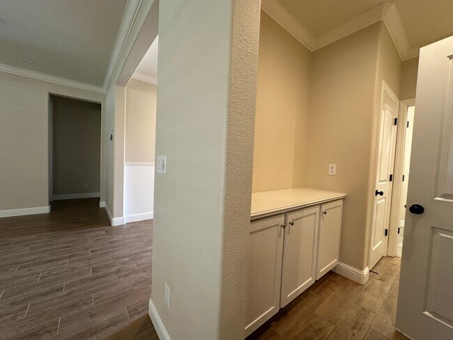 Building Photo - Impressive All Single Story 3 Bedroom, 2.5...