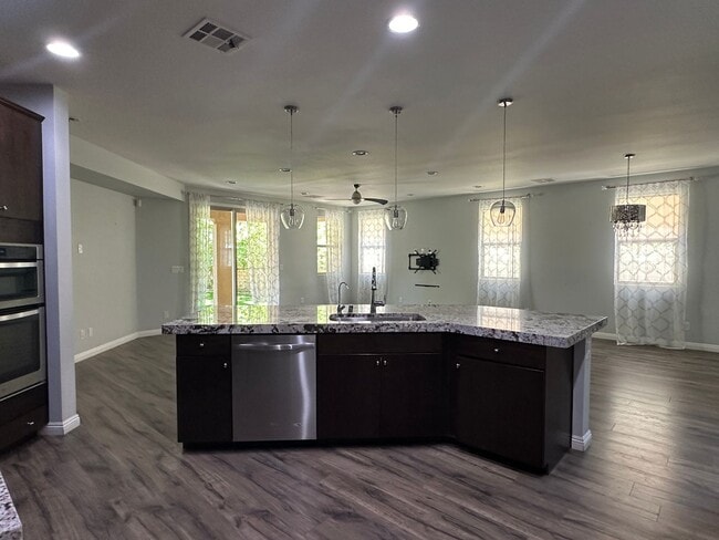 Building Photo - Beautiful Home in the Paseos of Summerlin!