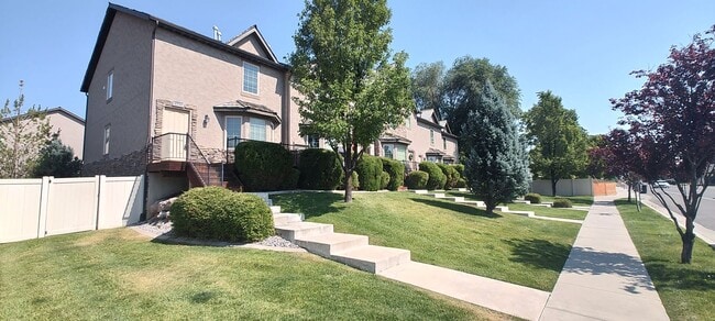 Building Photo - Beautiful Salt Lake Townhome!!!