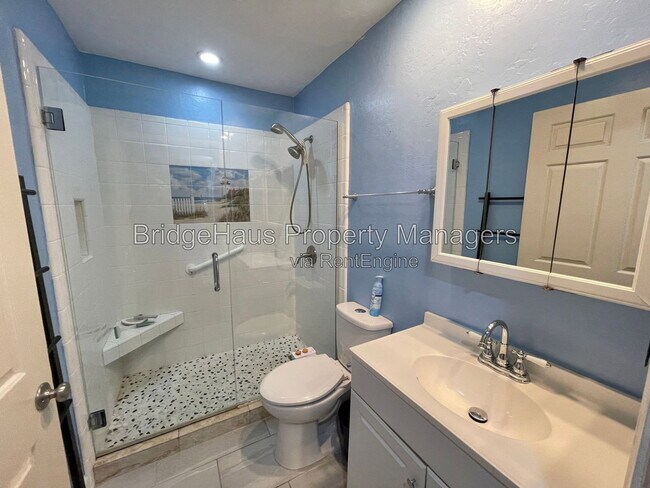 Building Photo - 5765 Friars Rd