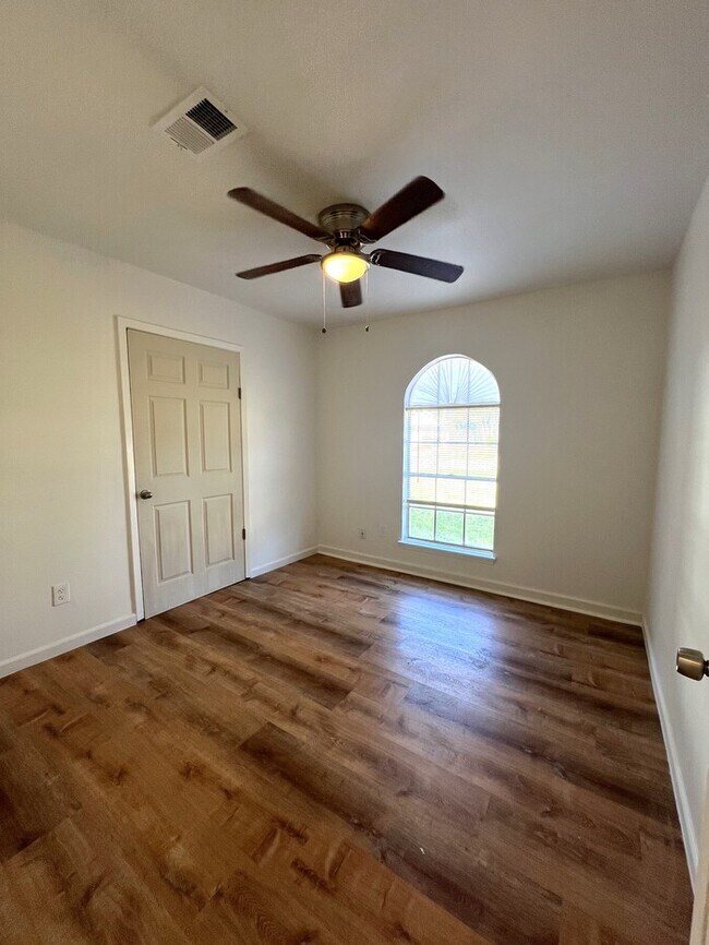 Building Photo - 325 Ferguson Ave