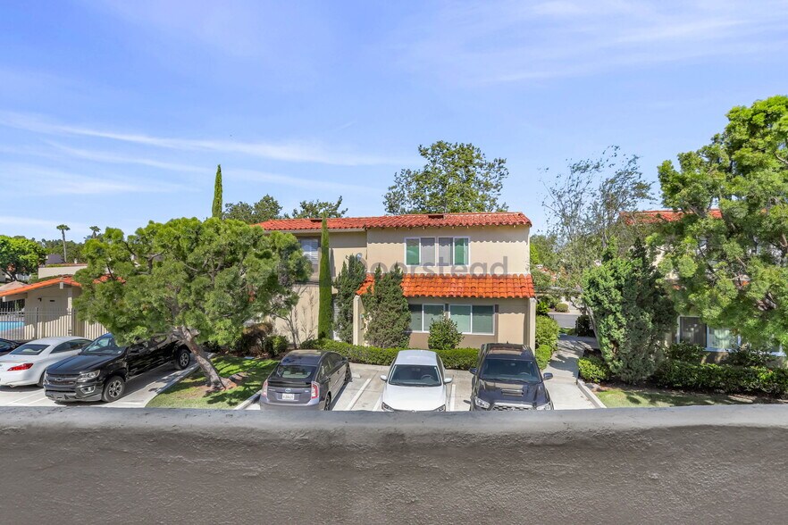 Building Photo - 2317 Eastbluff Dr