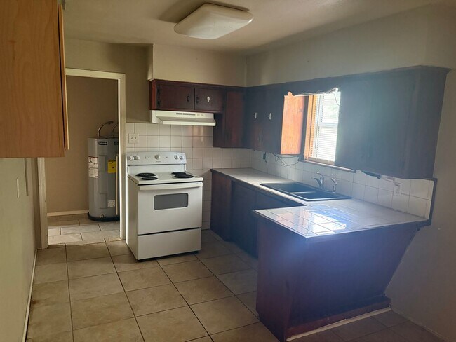 Building Photo - $1,500 Move-In Special