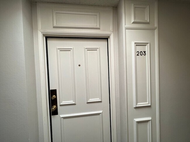 Interior Photo - hug354