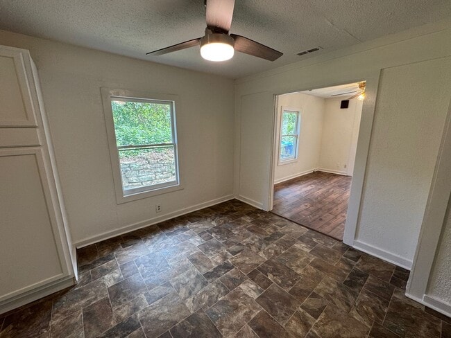 Building Photo - Central Asheville - Renovated Bungalow!
