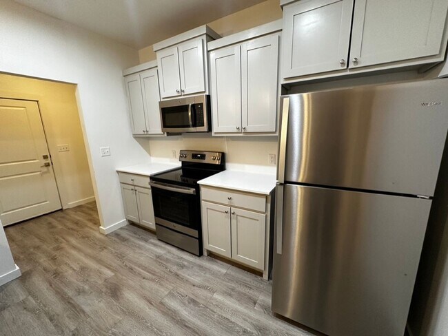 Building Photo - Three Bed, Three Bath now Available!