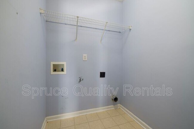 Building Photo - 303 Whitney Ln
