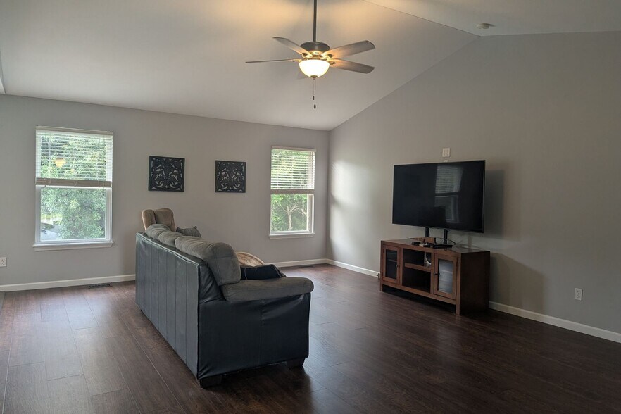 Building Photo - 107 Trotters Creek Ln