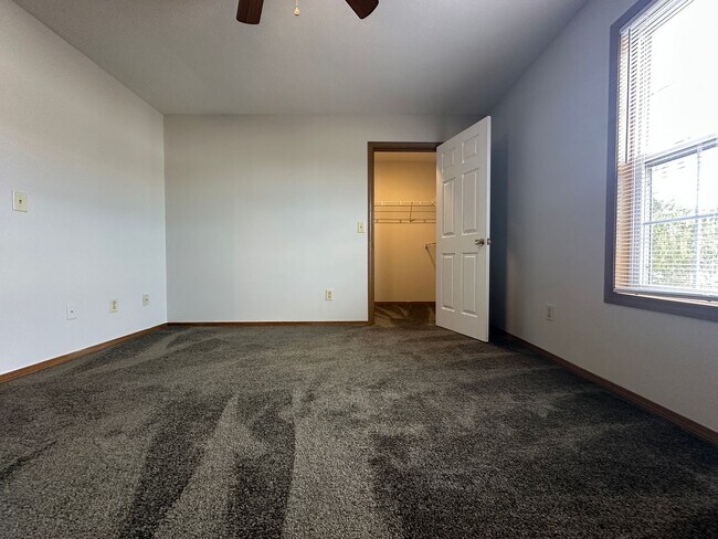 Interior Photo - 108 Oak Creek Plaza