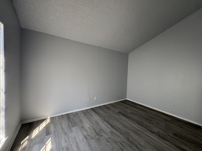 Building Photo - 2210 Capitan Dr