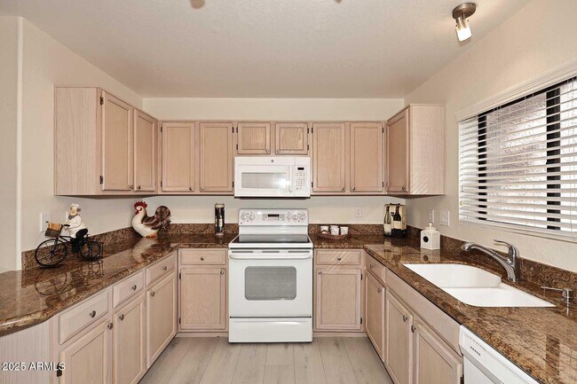 Building Photo - 15050 N Thompson Peak Pkwy