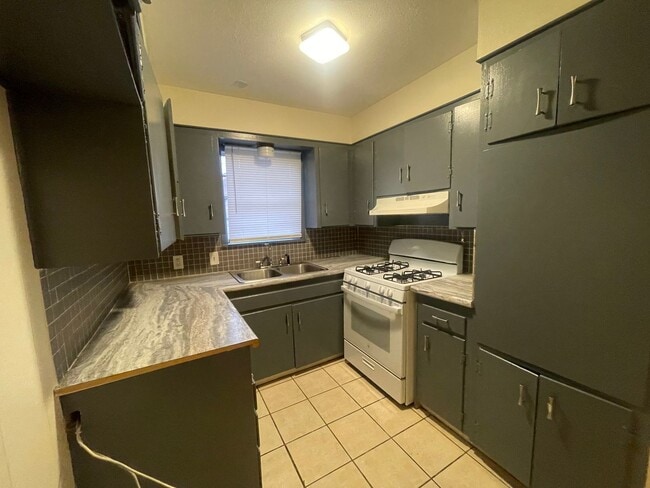 Building Photo - Spacious Inside & Out