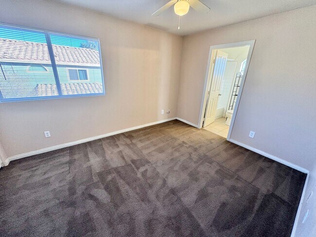 Building Photo - Charming home in a desirable Henderson neighborhood