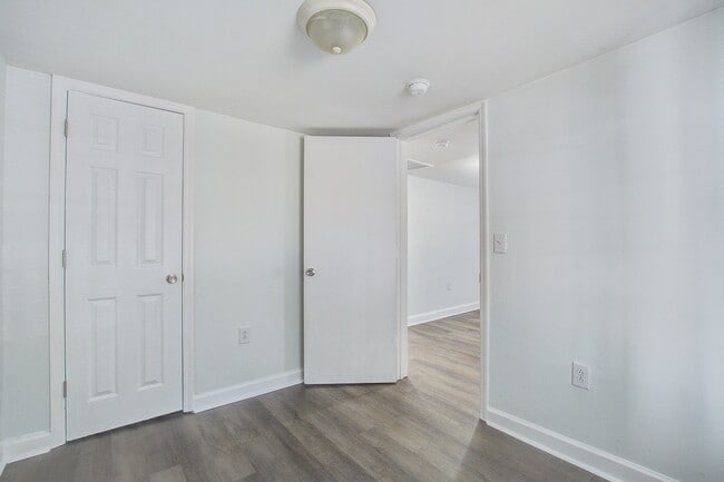 Building Photo - 4716 Mint Ave