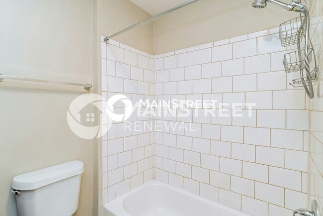 Building Photo - 3 Bedroom Pet-Friendly Home in Charlotte, NC with Main Street Renewal