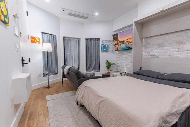 Building Photo - 631 Wilson Ave