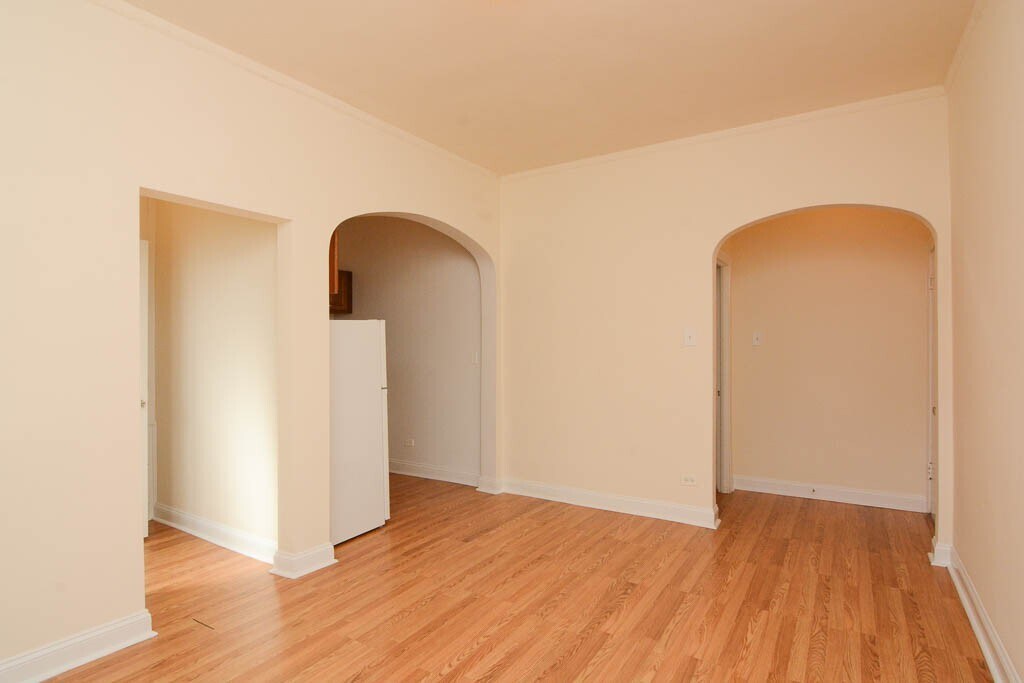 Building Photo - 2536 N Sawyer Ave