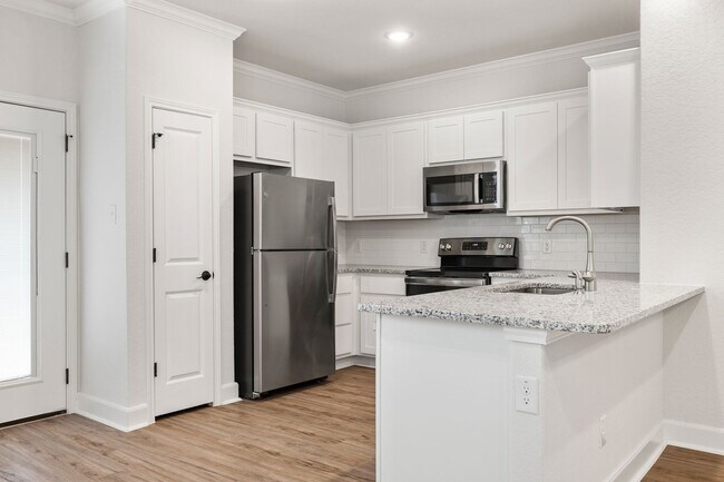 Building Photo - 50% Security Deposit! Like-New 3BR Duplex in Gated Community w/ Parks, Granite Kitchen & Private ...