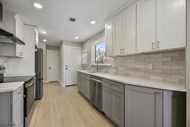 Building Photo - 143 Johnston Ave