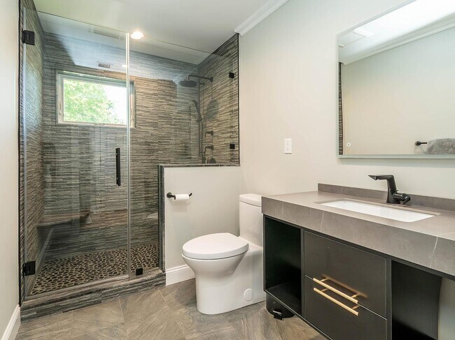 Building Photo - 431 Carpenter Ave