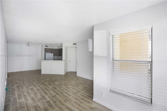 Building Photo - 417 Vista Isles Dr