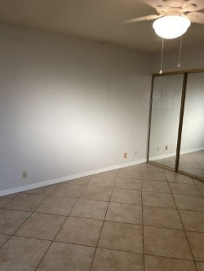Building Photo - Spacious 3 bedroom, 3 bath, condo with a l...