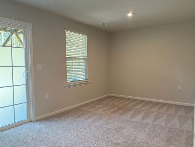 Building Photo - WONDERFUL Townhome in North East Raleigh, Available Now!