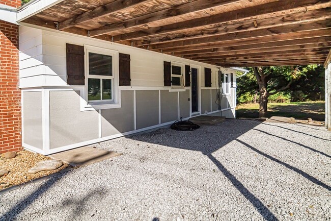 Building Photo - 181 SE State Rte 13