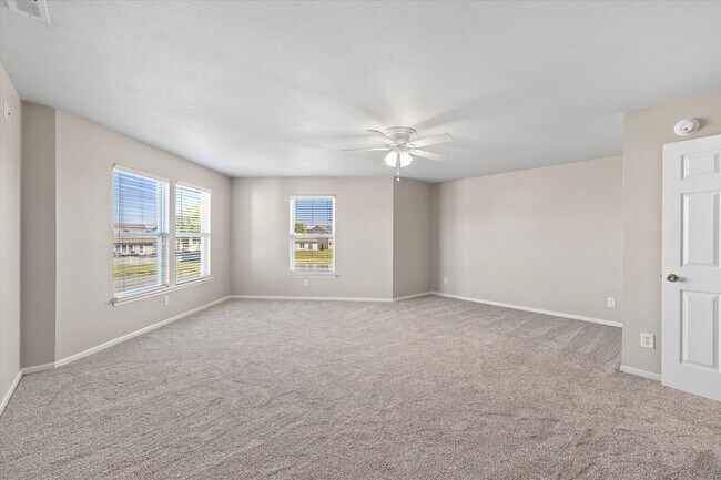 Building Photo - 898 Stonehurst Dr