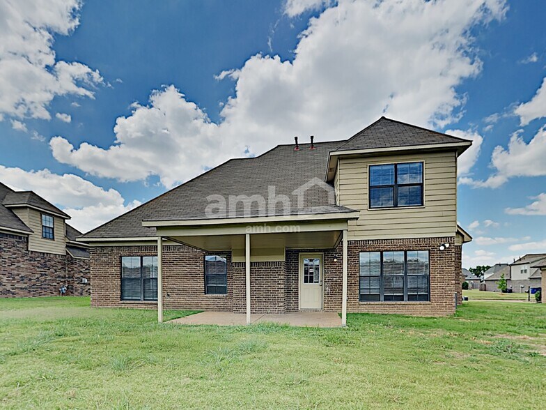 Building Photo - 6329 Asbury Pl