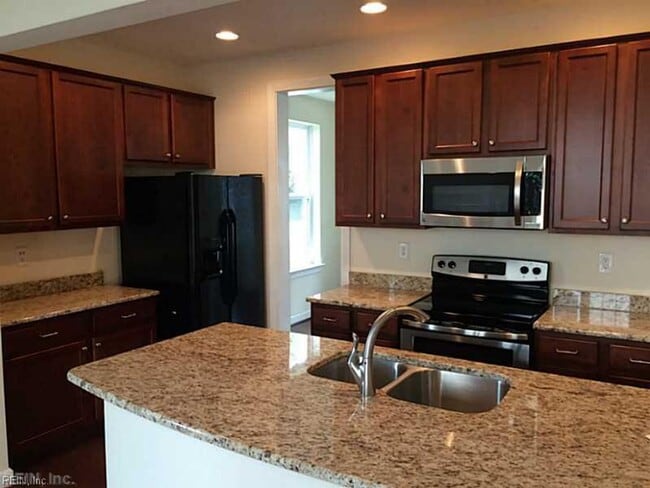 Building Photo - Beach Borough