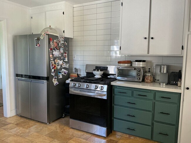Building Photo - Charming 2 Bedroom Home with Studio/Office...
