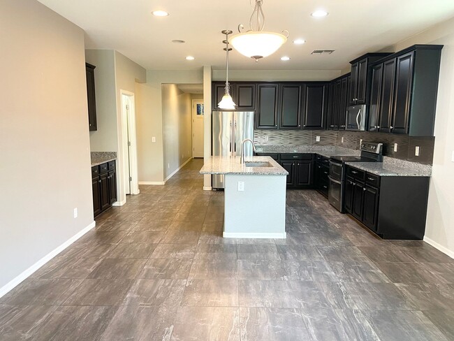Building Photo - Beautiful 4 Bedroom Single Level Home Loca...