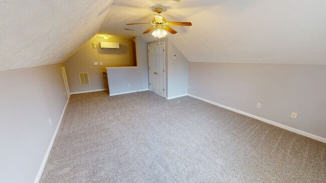 Building Photo - 3004 Bolla Dr