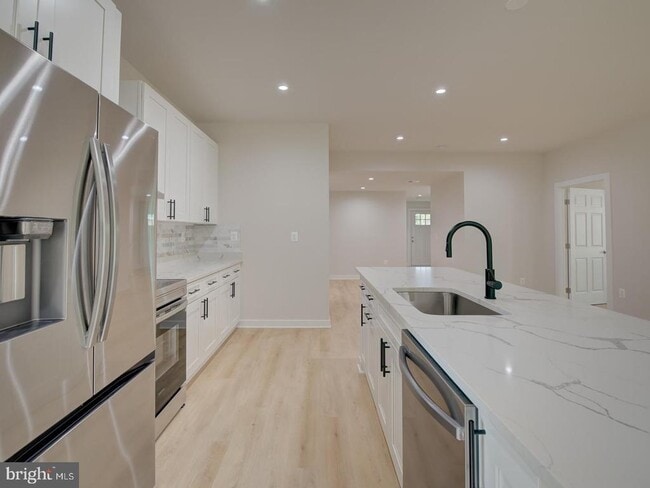 Building Photo - 14750 Jordan Ln