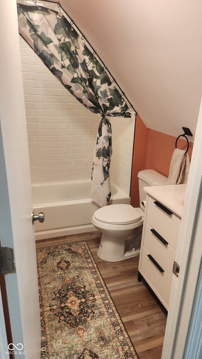 Building Photo - 121 N Main St