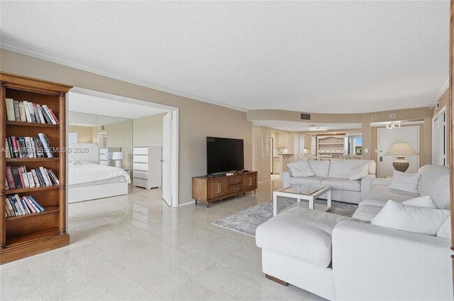 Building Photo - 2100 S Ocean Ln