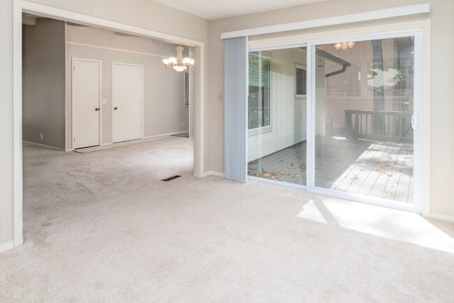 Building Photo - 2 Bedroom, 2 Bath Home on a wooded lot in ...