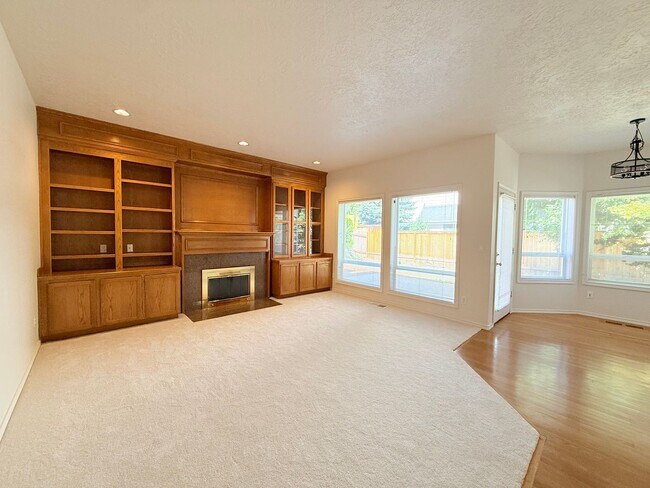 Building Photo - 16775 SW Springwater Ln